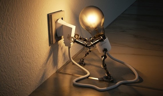 immagine di una lampadine che si inserisce da sola nella presa